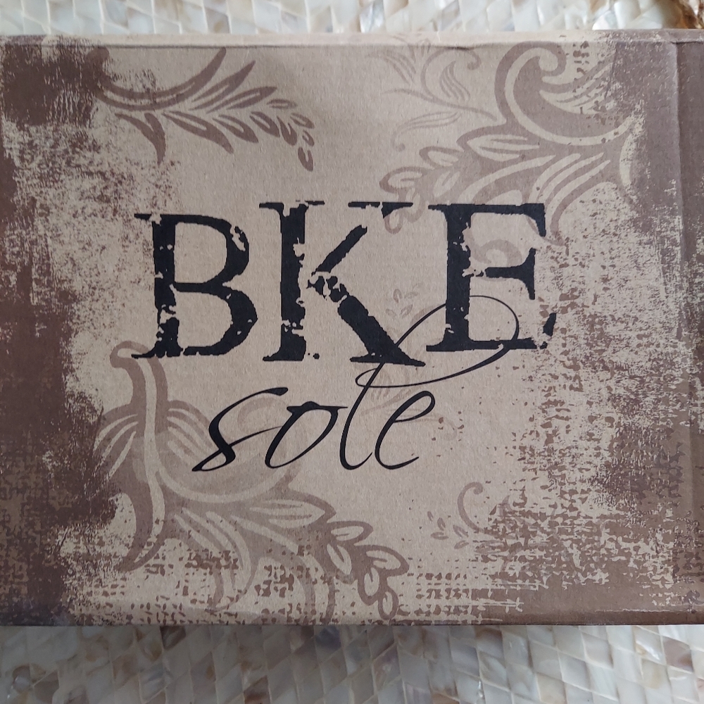 BKE size 8.5 women's shoes